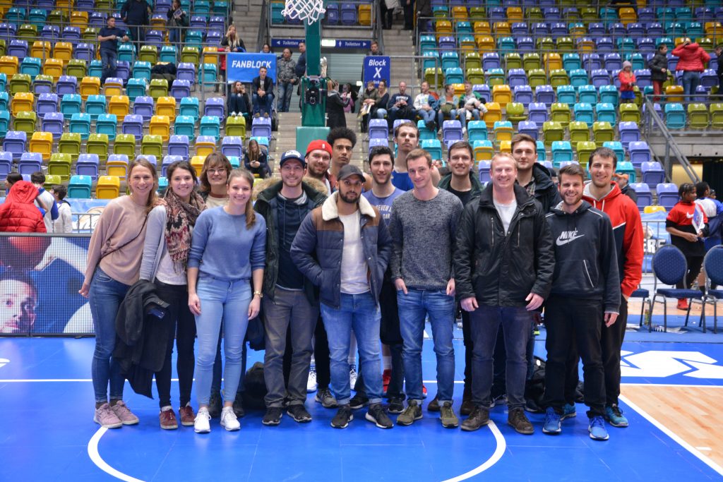 Der M. Ed. Basketballkurs mit den Spielern der Fraport Skyliners Shaw Huff (links) und Erik Murphy (rechts) © Fabian Steinberg